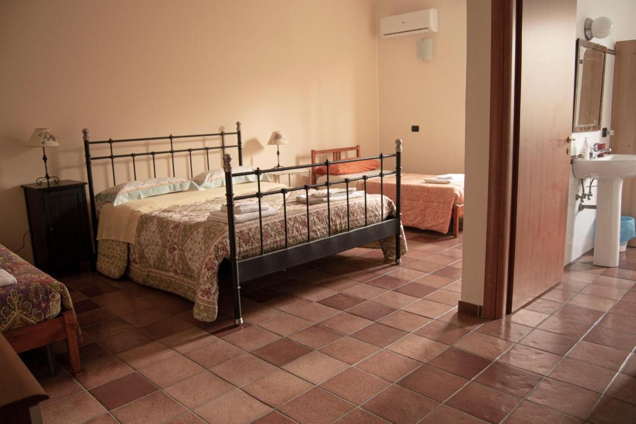 A Nespulara Bed and Breakfast Galati Marina Buitenkant foto